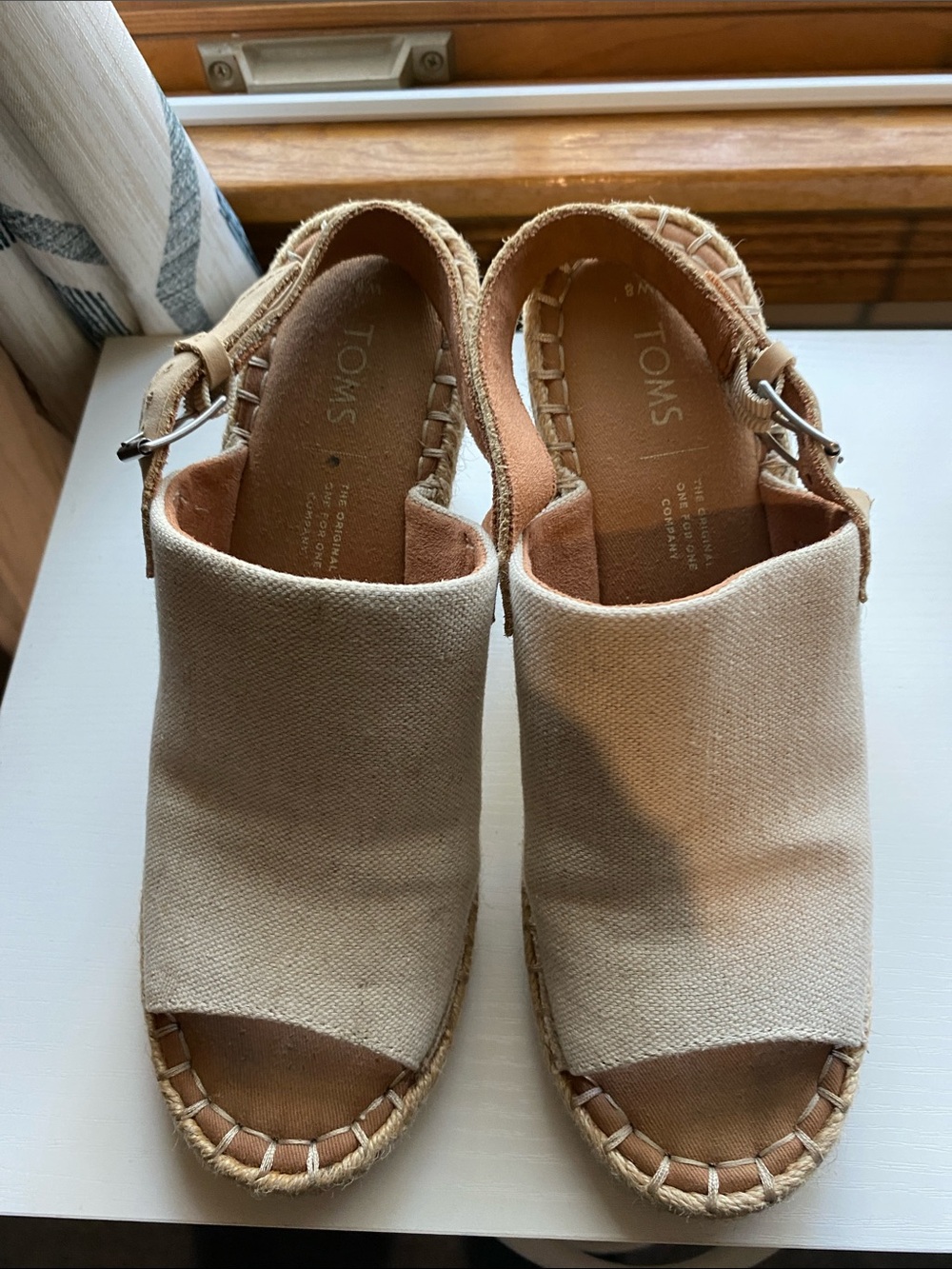 Tom’s Wedge Sandal
8W